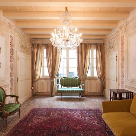Explore Venice From A Sophisticated Hideaway In San Polo Bagian luar foto