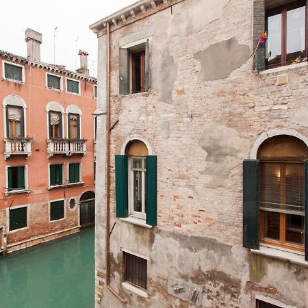 Explore Venice From A Sophisticated Hideaway In San Polo Bagian luar foto