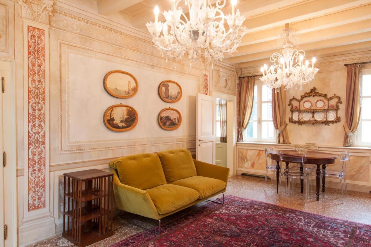 Explore Venice From A Sophisticated Hideaway In San Polo Bagian luar foto