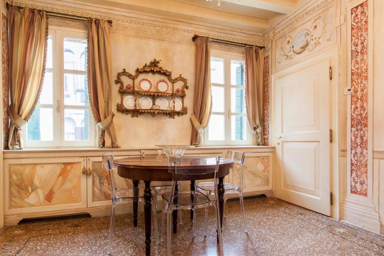 Explore Venice From A Sophisticated Hideaway In San Polo Bagian luar foto