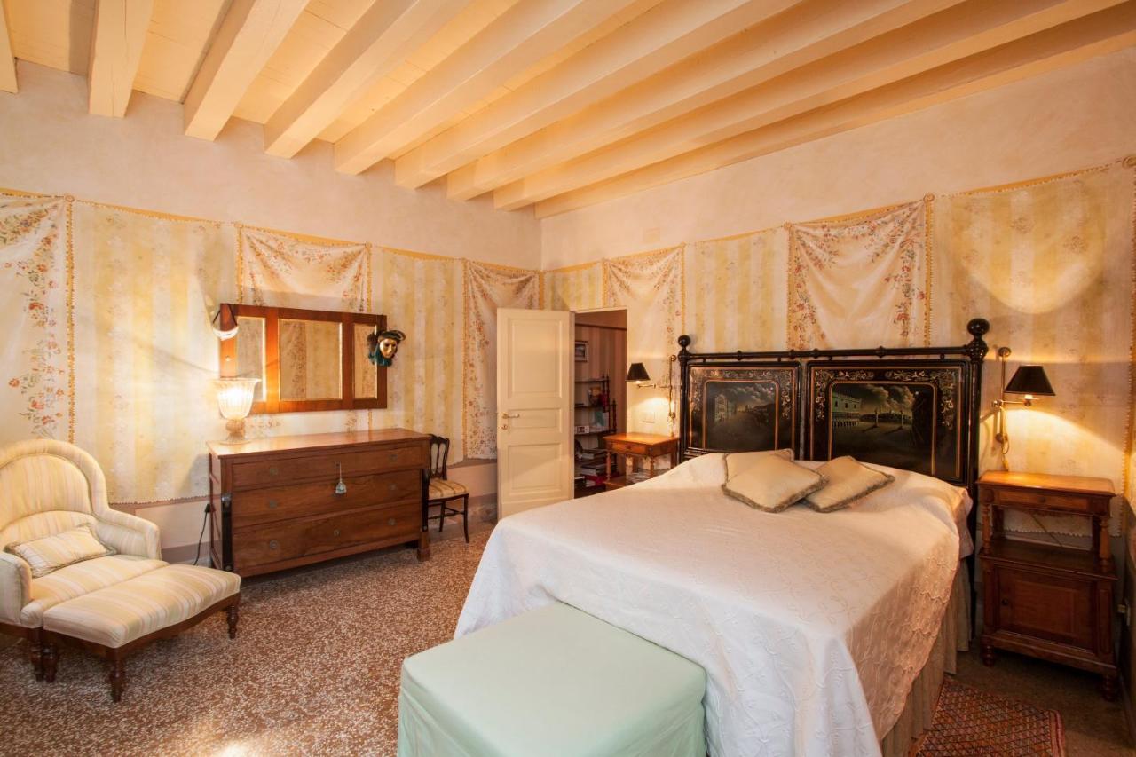 Explore Venice From A Sophisticated Hideaway In San Polo Bagian luar foto