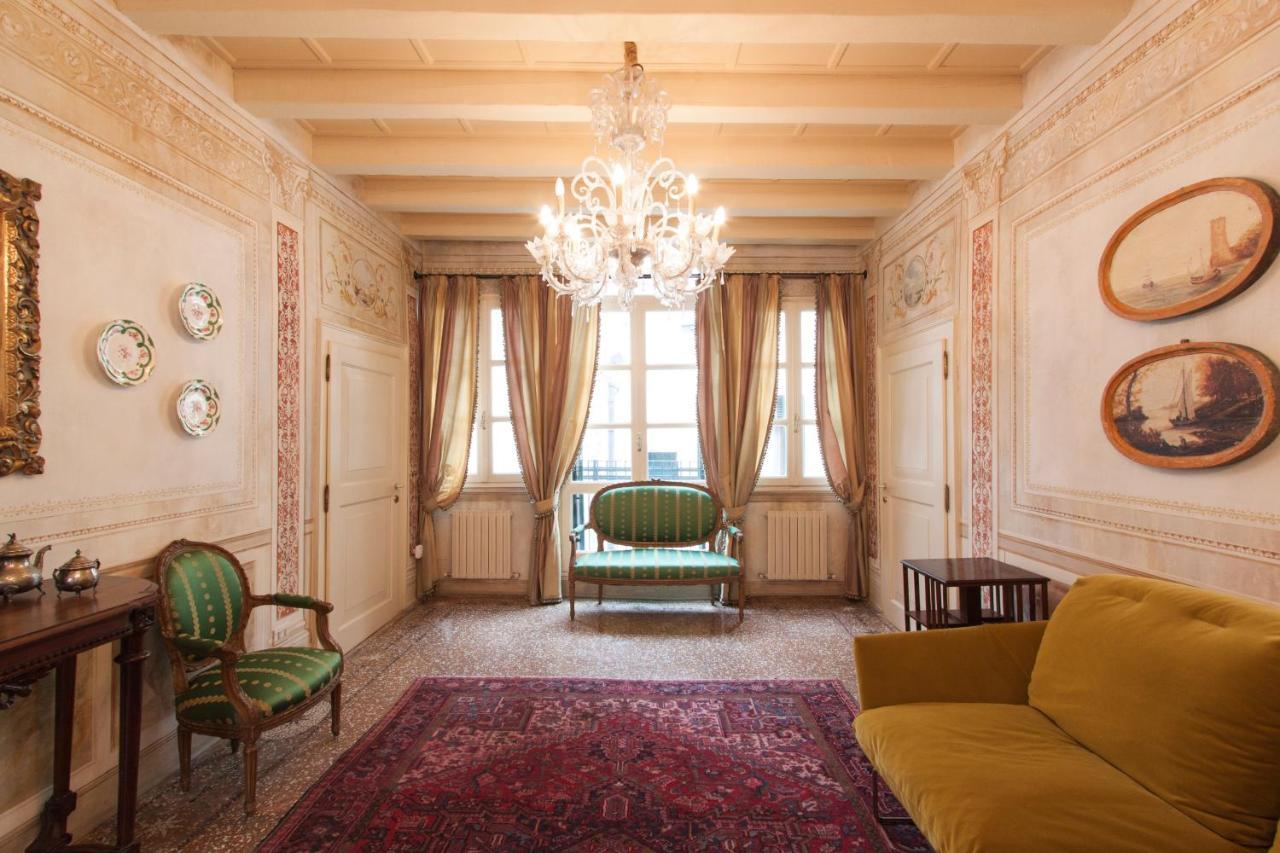 Explore Venice From A Sophisticated Hideaway In San Polo Bagian luar foto