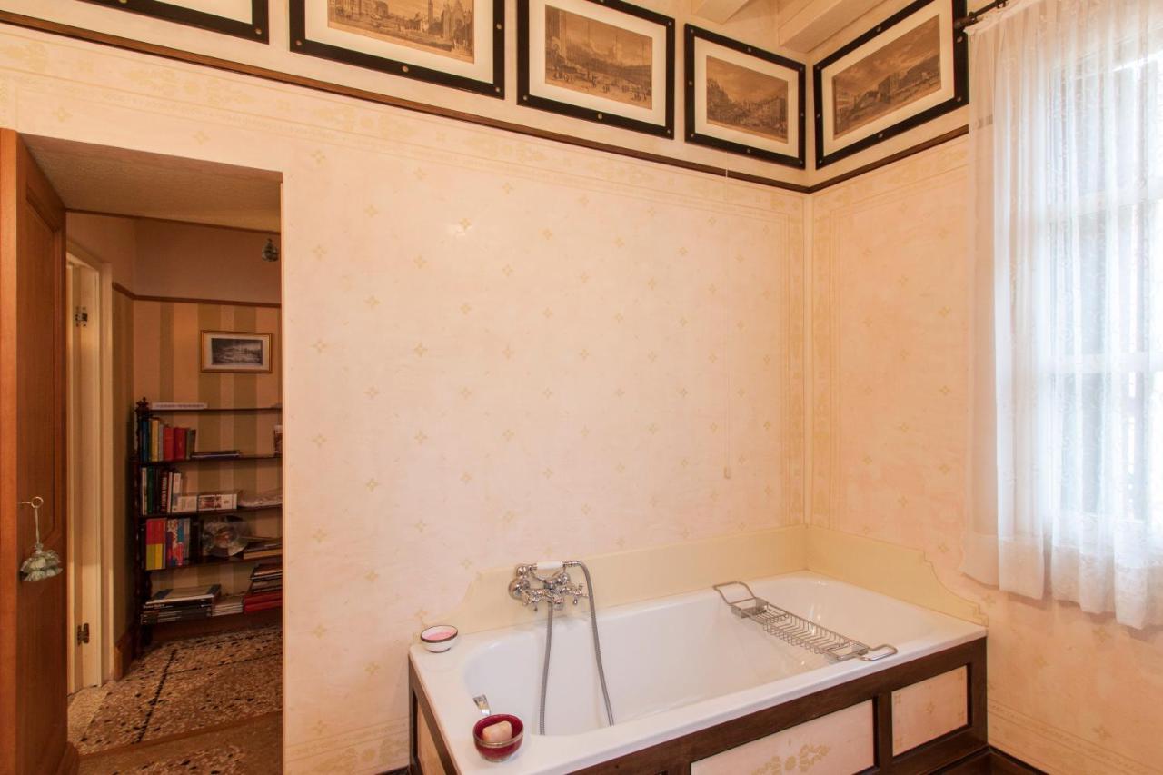 Explore Venice From A Sophisticated Hideaway In San Polo Bagian luar foto