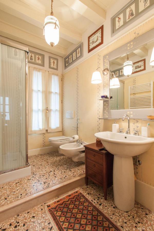 Explore Venice From A Sophisticated Hideaway In San Polo Bagian luar foto
