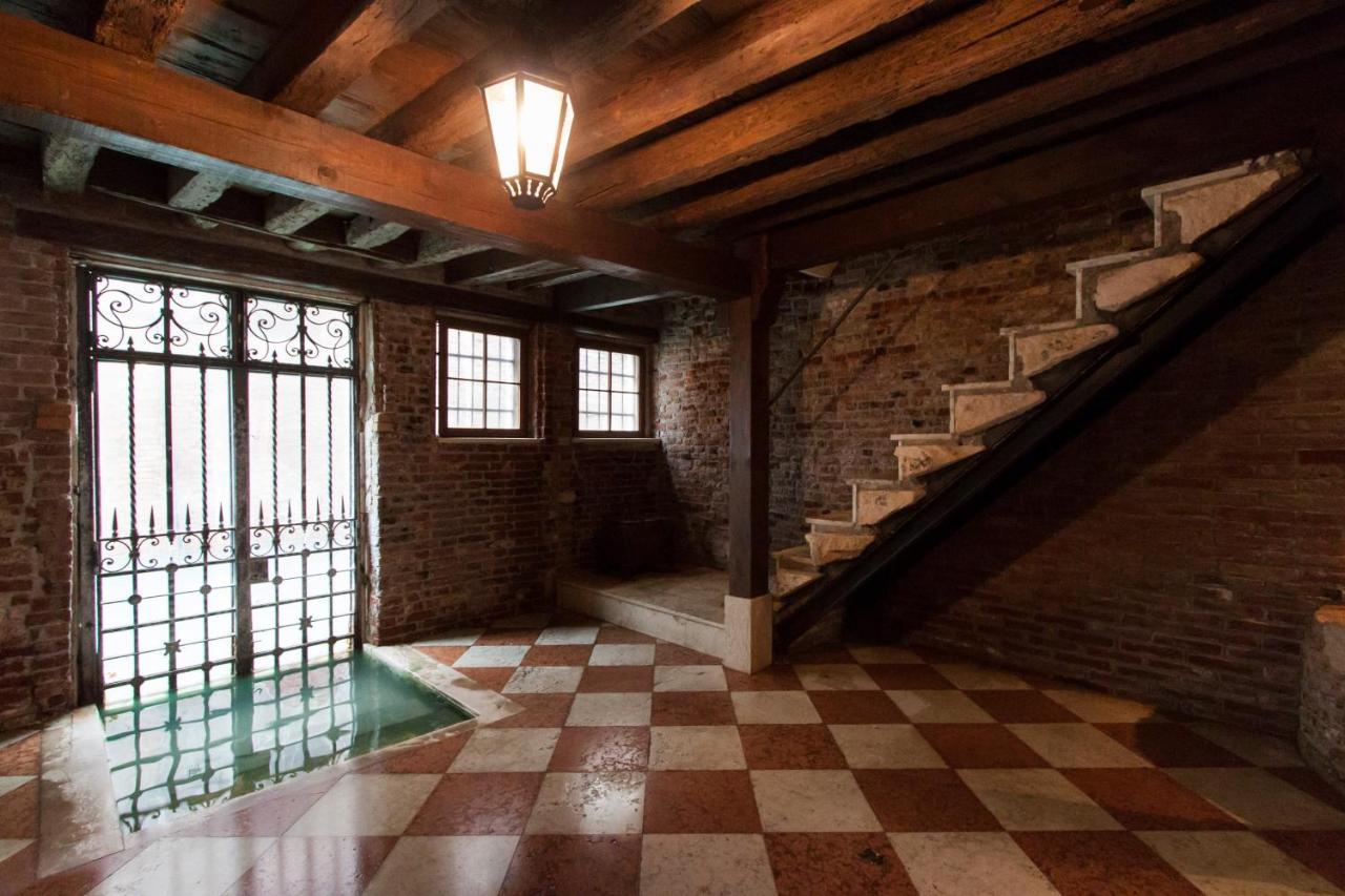 Explore Venice From A Sophisticated Hideaway In San Polo Bagian luar foto