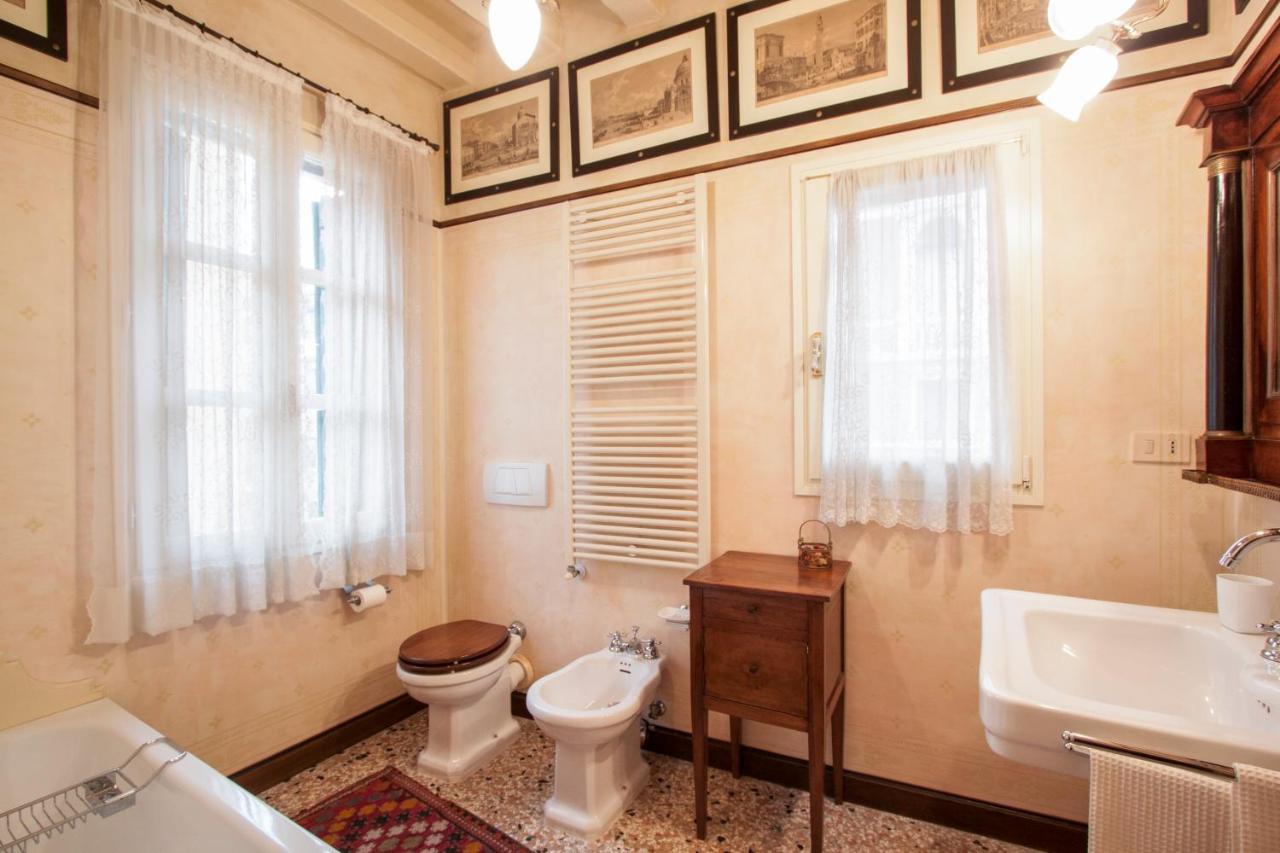 Explore Venice From A Sophisticated Hideaway In San Polo Bagian luar foto