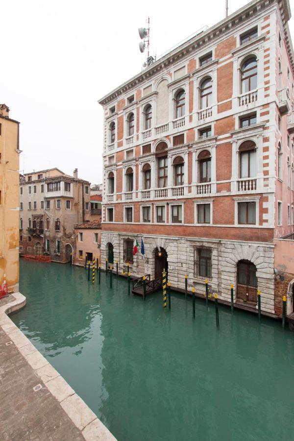 Explore Venice From A Sophisticated Hideaway In San Polo Bagian luar foto