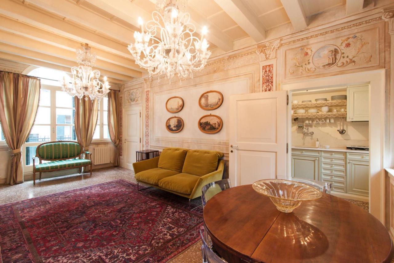Explore Venice From A Sophisticated Hideaway In San Polo Bagian luar foto